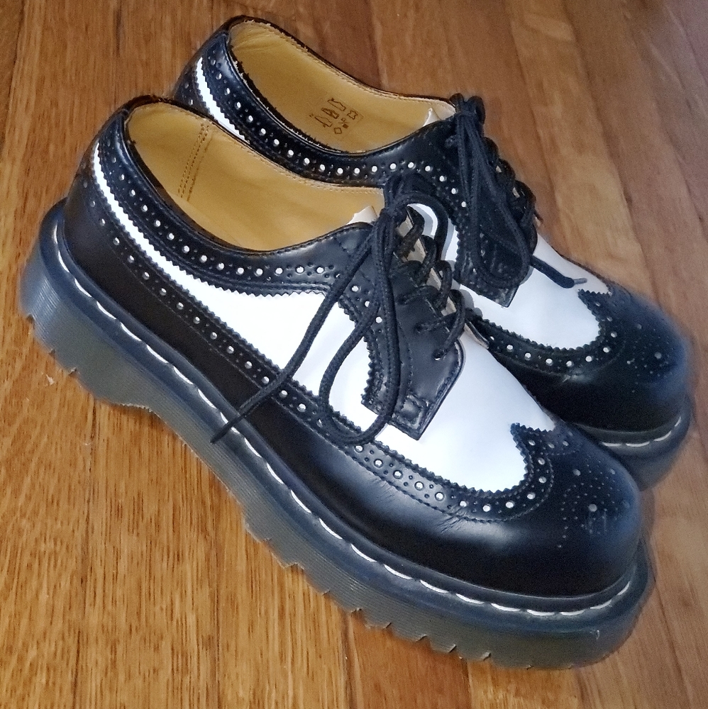 Dr. Martens Smooth Brogue Bex